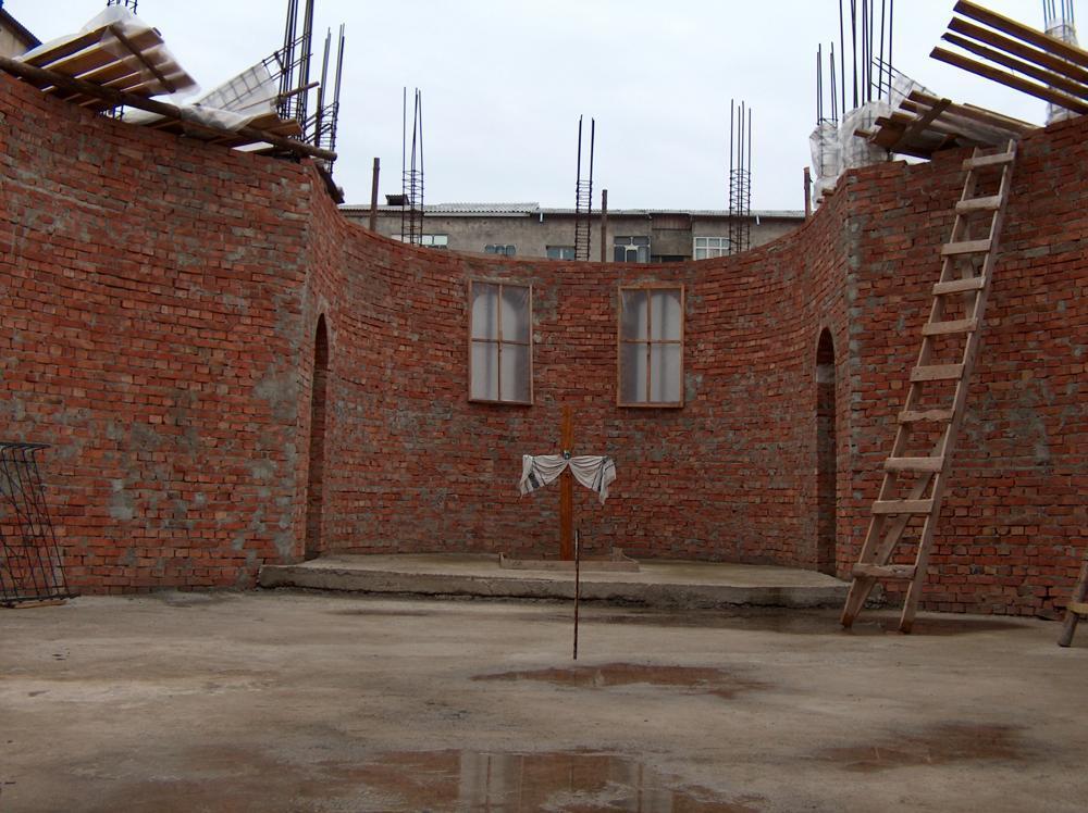 Biserica în construcţie