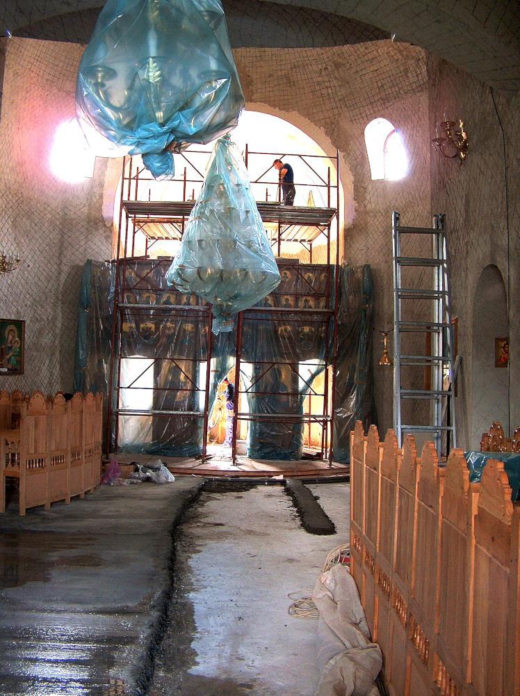 Lucrări în interiorul bisericii
