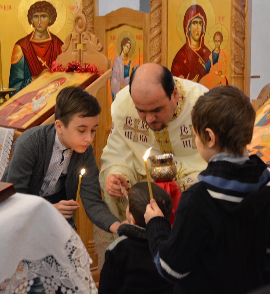 Teofan Leonte primeşte Sfânta Împărtăşanie de ziua numelui (Teofania= Arătarea lui Dumnezeu)